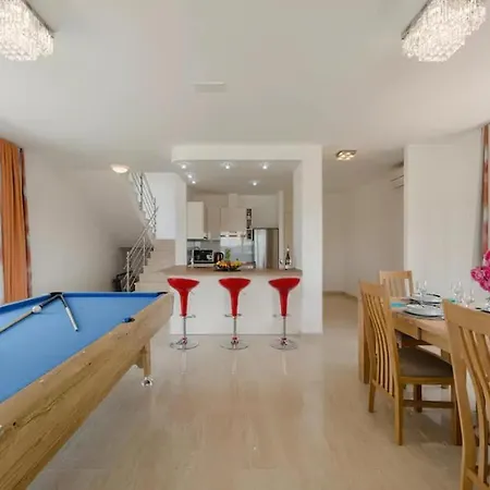 Modern Design With Pool And Beautiful Sea View Βίλα Τρογκίρ